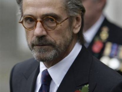 Las intrigas de la familia del renacimiento italiano Borgia será objeto de una serie de televisión de Estados Unidos el próximo año, con el actor británico Jeremy Irons en el papel protagonista. <i>The Borgias</i> se estrenará en la primavera de 2011 y reemplazará al drama de Showtime sobre la época inglesa <i>The Tudors</i>, cuya cuarta y última temporada comienza en abril. La familia Borgia, uno de cuyos miembros llegó a ser el Papa Alejandro VI en 1492, fue conocida por los asesinatos, violaciones y corrupciones en el siglo XV en Italia y ha inspirado un gran número de libros, juegos y películas. Irons, de 61 años, ganó un Oscar por su papel como Claus von Bulow en la película de 1990 <i>Reversal of Fortune</i>.