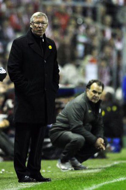 Ferguson y Bielsa, en segundo término, durante el partido.