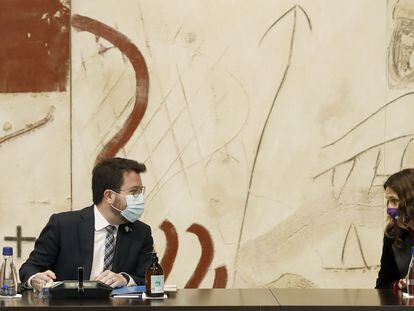 El presidente de la Generalitat, Pere Aragonès, y la consejera de Presidencia, Laura Vilagrà, en la reunión del Consell Executiu.