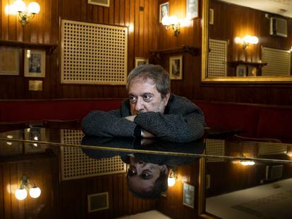Javier Olivares, creador de 'El Ministerio del Tiempo', este miércoles en el Café Gijón.
