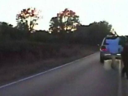 Una policía de Oklahoma mata a un hombre negro desarmado al que se le averió la furgoneta