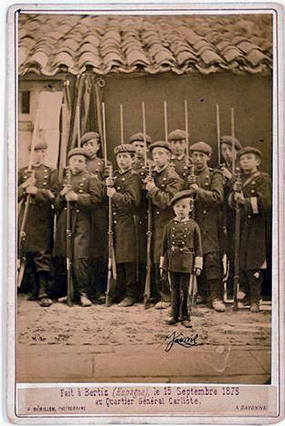 El infante Jaime de Borbón en el cuartel de las tropas carlistas en Bértiz (Navarra), en 1875.