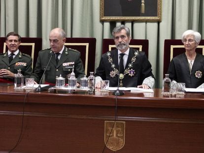 De izquierda a derecha, el general y vocal de Tribunal Militar Central, Gerónimo Domínguez; el presidente del Tribunal Militar Central, Carlos Melón; el presidente del Consejo General del Poder Judicial, Carlos Lesmes; y la fiscal general del Estado, María José Segarra, durante el acto por la apertura del Año Judicial en la jurisdicción militar, en Madrid.