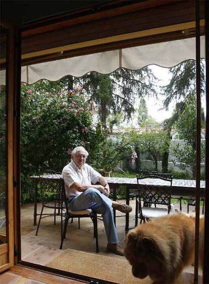El escritor José Álvarez Junco, el martes en su casa de Aravaca (Madrid).