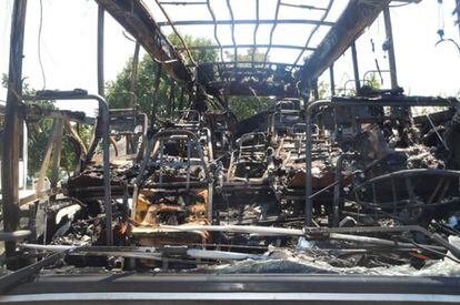 Estado en que quedó el autobús que fue objeto del atentado.