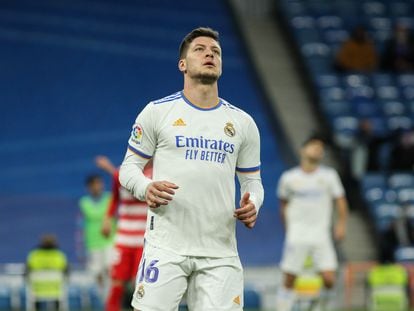 Luka Jovic , la pasada temporada contra el Granada en el Bernabéu.