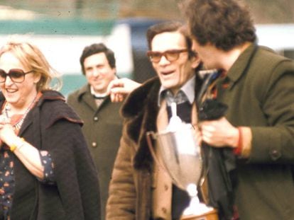 Laura Betti, Pier Paolo Pasolini, Bernardo Bertolucci, tras el partido, el 16 de marzo de 1975 en Parma. En el vídeo: tráiler del filme.