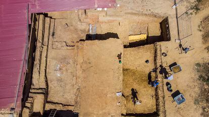 Vista aérea del yacimiento arqueológico del Turuñuelo, de Guareña (Badajoz), donde se hallaron decenas de animales sacrificados.