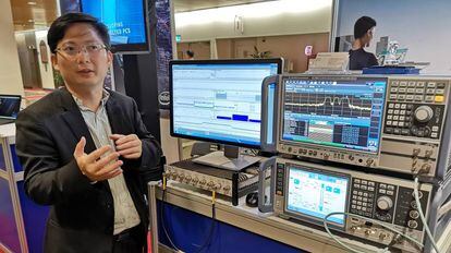 Un experto muestra en Computex 2018 la gestión del tráfico a través de redes 5G.