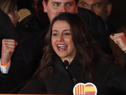 La líder de Ciudadanos en Cataluña, Inés Arrimadas, celebra los resultados electorales.