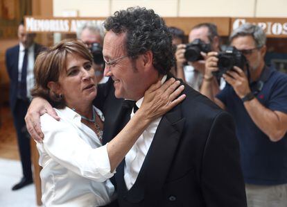 Dolores Delgado, con su sucesor en el cargo, Álvaro García Ortiz, en el acto de toma posesión del nuevo fiscal general del Estado, en el Tribunal Supremo, el 5 de septiembre.