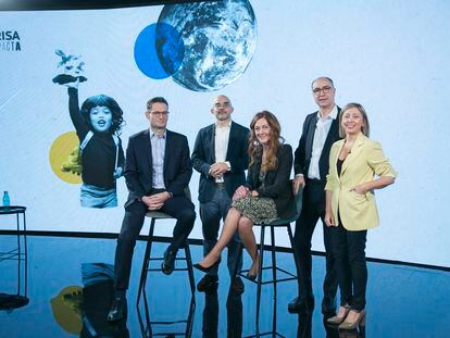 El presidente del grupo Prisa, Joseph Oughourlian; el presidente ejecutivo de Prisa Media, Carlos Núñez; la directora financiera de Prisa, Pilar Gil: el presidente ejecutivo de Santillana, Francisco Cuadrado; y la directora de Sostenibilidad de Prisa, Rosa Junquera, este miércoles.