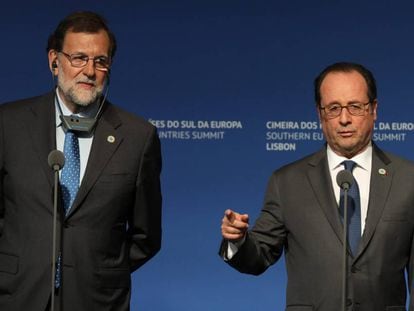 El presidente frances, Fran&ccedil;ois Hollande, junto al presidente espa&ntilde;ol, Mariano Rajoy, este s&aacute;bado 28 de enero de 2017 en la cumbre de pa&iacute;ses del sur de la UE en Lisboa (Portugal). 