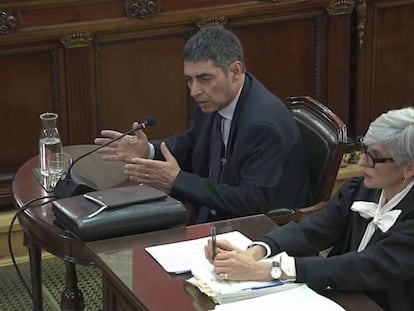 Declaración de Josep Lluís Trapero, jefe de los Mossos d'Esquadra durante el 1-O, y su abogada, Olga Tubau, en el Tribunal Supremo el pasado marzo. En vídeo, los momentos más destacados de su declaración.