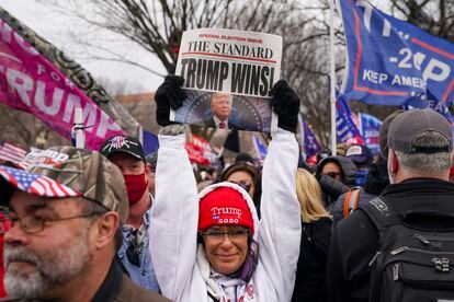 Seguidores de Trump participan en el mitin de Washington el 06 de enero de 2021.