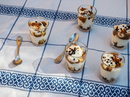 Copas 'banoffee' de plátano, nata y dulce de leche