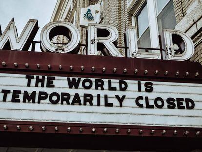 El teatro World (y el mundo) están temporalmente fuera de servicio