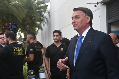 Jair Bolsonaro reacciona a su salida de la sede de la Policía Federal tras declarar el pasado 12 de julio. El expresidente negó cualquier participación en una presunta trama golpista.