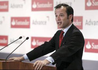El consejero delegado del Banco Santander, Javier Marín, durante una rueda de prensa. EFE/Archivo
