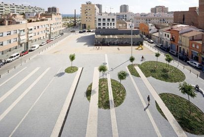 Panorámica de la plaza Ovidi Montllor de Badalona.