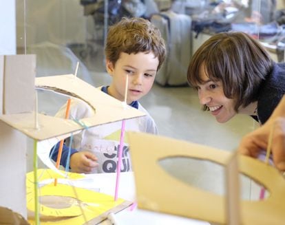 La arquitecta Almudena de Benito creó Chiquitectos en 2011, un programa de talleres de arquitectura para niños y niñas.