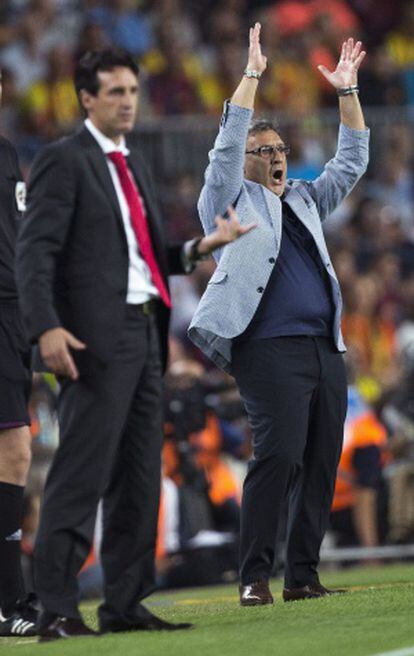 Martino, junto a Emery, en el Barça-Sevilla del sábado.