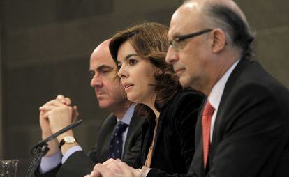Guindos, Santamar&iacute;a y Montoro, en el Consejo de Ministros.