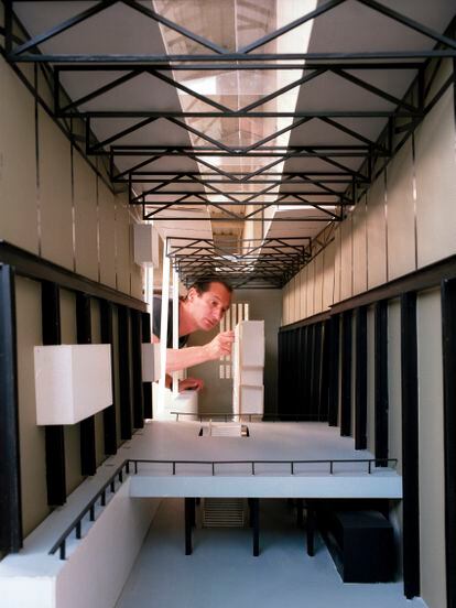 Muñoz desarrolló una minuciosa maqueta para el proyecto 'Double Bind' (2001), que ocupó la Sala de Turbinas de la Tate Modern de Londres.