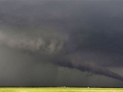Imagen del tornado a su paso por Oklahoma.