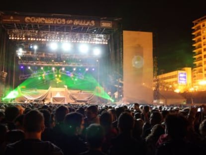 Una de los conciertos de Fallas de la Cadena SER en el cauce del Turia, en una imagen de archivo.