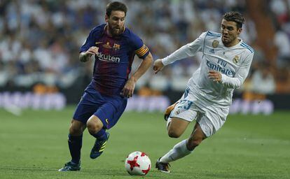 Kovacic ante Messi en al vuelta de la Supercopa.
