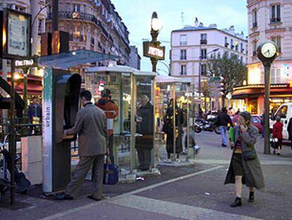 Mobiliario urbano interactivo, en París.