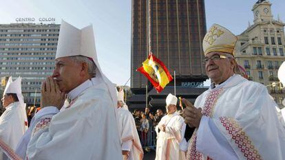 Un grupo de obispos al inicio de la tradicional celebración de la Misa de las Familias.