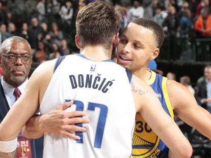 Curry y Doncic se saludan tras el Dallas-Golden State
