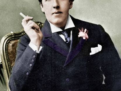 El escritor Oscar Wilde (1854-1900), en una fotografía coloreada que se cree que podría haber sido tomada en la década de 1870.