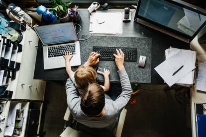 El teletrabajo parecía la panacea antes de la pandemia: nos iba a permitir trabajar de forma más relajada, ahorrar tiempo en transportes y pasar más con familia y amigos.