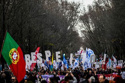 Manifestación de profesores para exigir el fin de la precariedad y mejoras laborales este sábado 11 de febrero de 2023, en Lisboa.