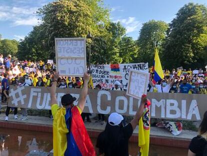 Concentración de colombianos a la puerta de Alcalá