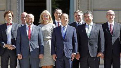 Foto de familia de la minicumbre celebrada en París.