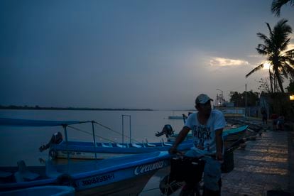 La pesca y el turismo son las principales fuentes de ingreso para la mayoría de los pobladores del municipio de Tecolutla.