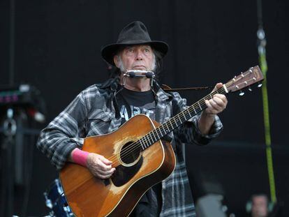 Neil Young, durante su concierto anoche en el Mad Cool.