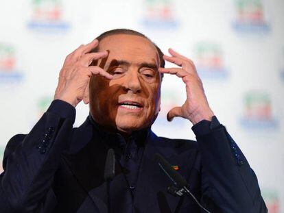 Berlusconi, durante un mitin en Mil&aacute;n.