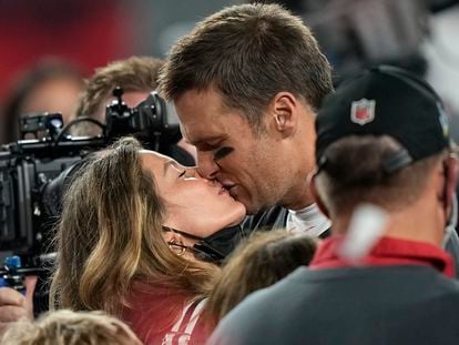FILE - Tampa Bay Buccaneers quarterback Tom Brady kisses wife Gisele Bundchen after defeating the Kansas City Chiefs in the NFL Super Bowl 55 football game Sunday, Feb. 7, 2021, in Tampa, Fla. The Buccaneers defeated the Chiefs 31-9 to win the Super Bowl. The couple announced Friday they have finalized their divorce, ending their 13-year marriage. (AP Photo/David J. Phillip, File)