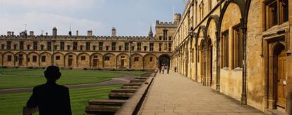 Patio central de una de las facultades de la Universidad de Oxford. 