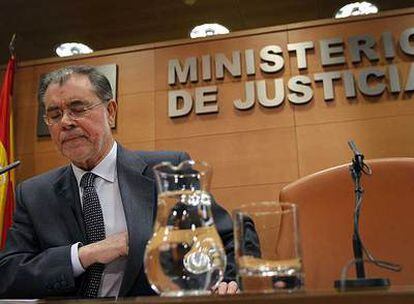 El ministro de Justicia, Mariano Fernández Bermejo, durante la conferencia de prensa en la que anunció su dimisión.