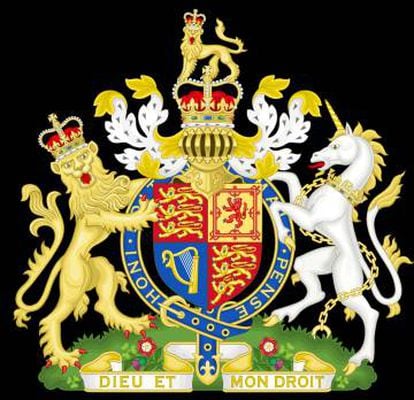El escudo de Reino Unido, con el lema de la Orden de la Jarretera.