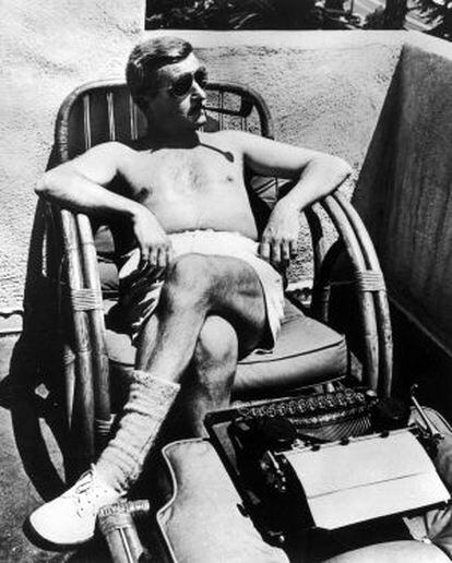 William Faulkner durante sus días como guionista de la Warner Bros, en California