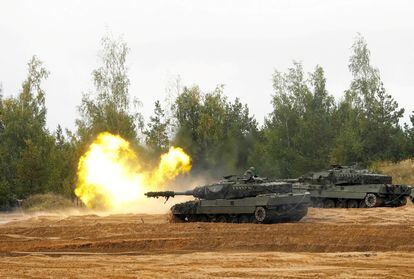 Carros Leopard de la OTAN, durante unos ejercicios en Letonia.