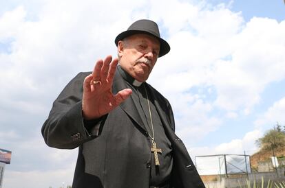 Onésimo Cepeda, obispo emérito de Ecatepec, a su llegada al funeral de Antonio Chedraoui, Arzobispo Metropolitano de la Iglesia Ortodoxa de Antioquía en el Estado de México en 2017.