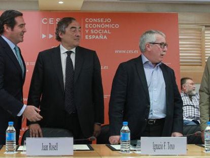 De izquierda a derecha: Antonio Garamanedi (Cepyme), Juan Rosell (CEOE), Ignacio Fernandez Toxo (CC OO); Candido M&eacute;ndez (UGT), durante la firma del &uacute;ltimo Acuerdo de Negociaci&oacute;n Colectiva (ANC).